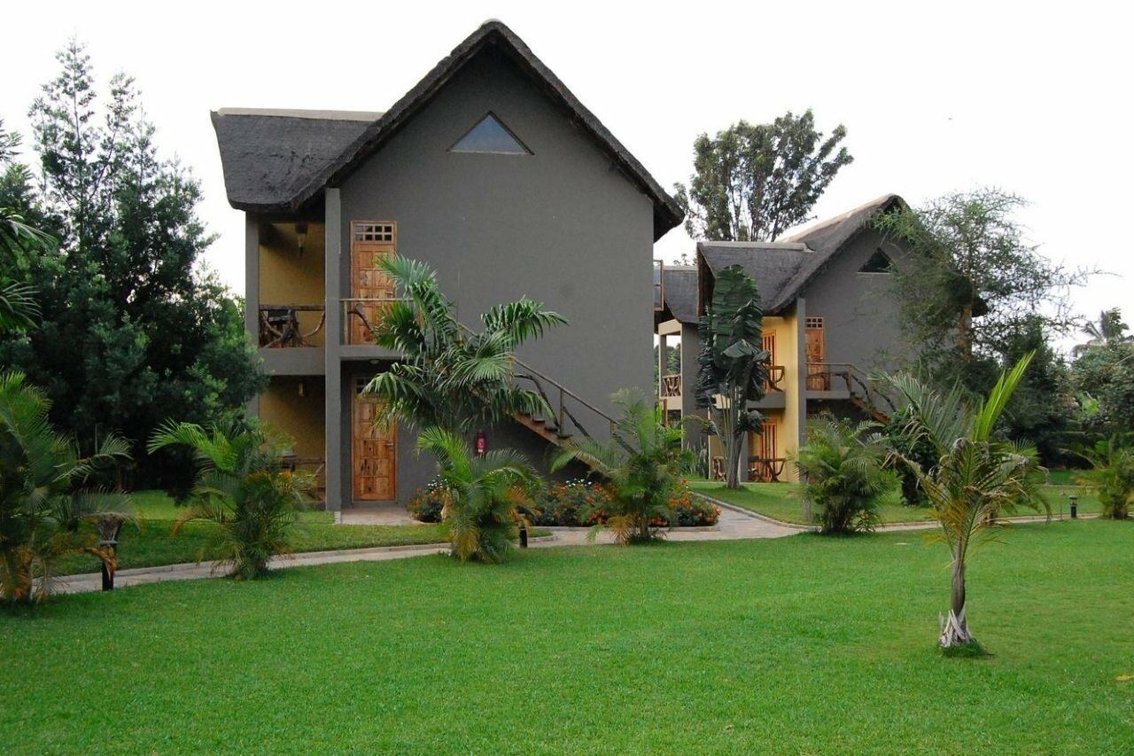 Weru Weru River Lodge Bagian luar foto